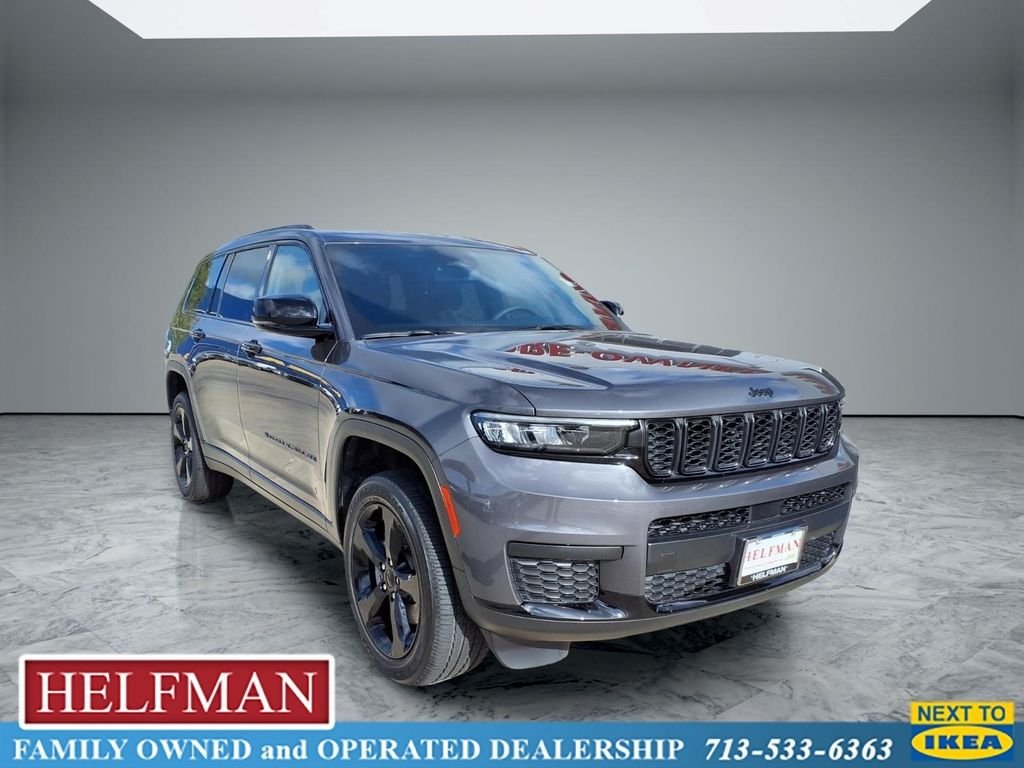Used 2023 Gray Jeep Altitude image 1