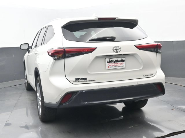 Used 2020 Blizzard Pearl Toyota Limited image 4