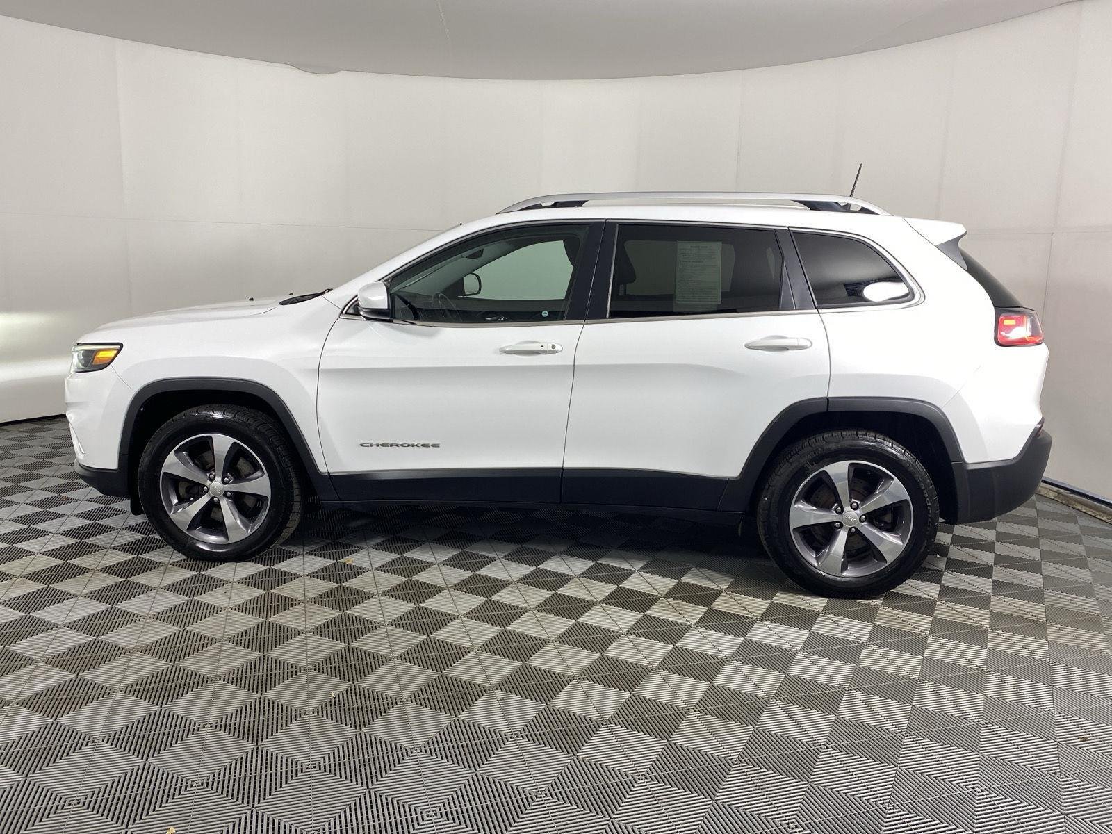 Used 2020 Bright White Clearcoat Jeep Limited image 4