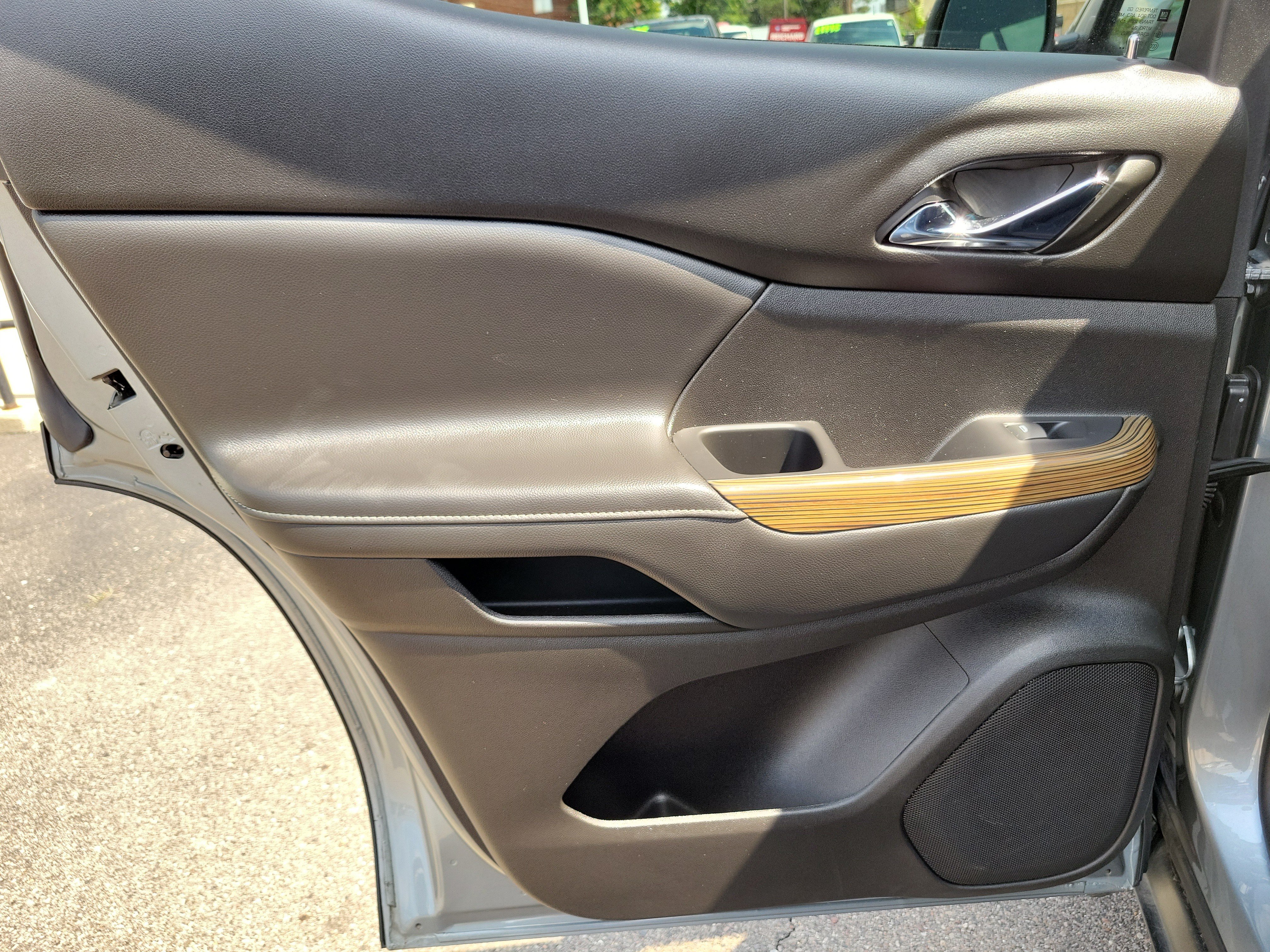 Used 2023 Sterling Metallic GMC SLE image 15