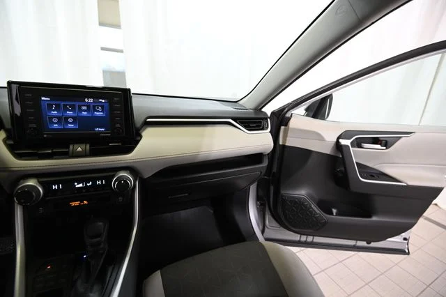 Used 2021 Silver Toyota XLE image 27