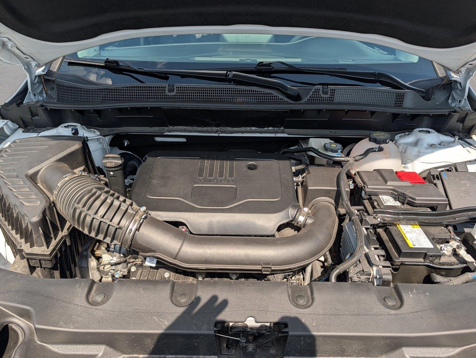 Used 2025 Summit White Chevrolet 2LT image 34