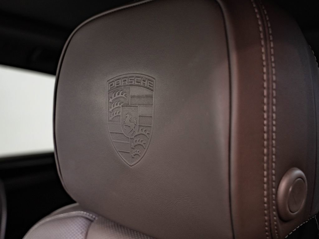 Used 2024 Dolomite Silver Metallic Porsche  image 39