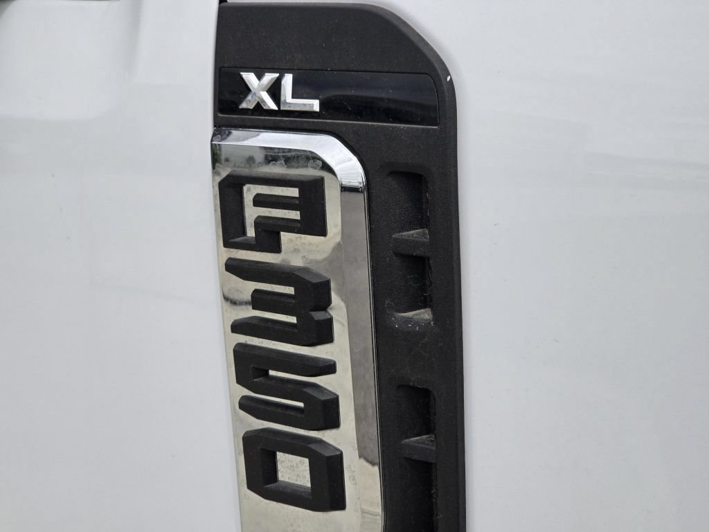 New 2026 Oxford White Ford XL image 27