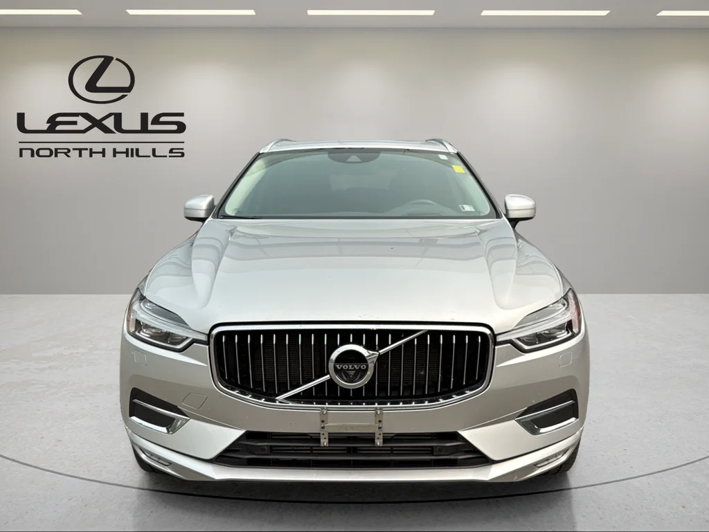 Used 2019 Silver Volvo T5 Inscription image 2