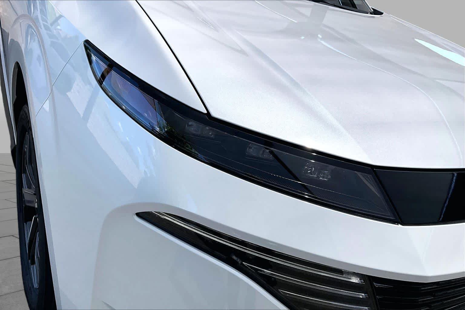 New 2026 Everest White Pearl TriCoat Nissan SL image 18