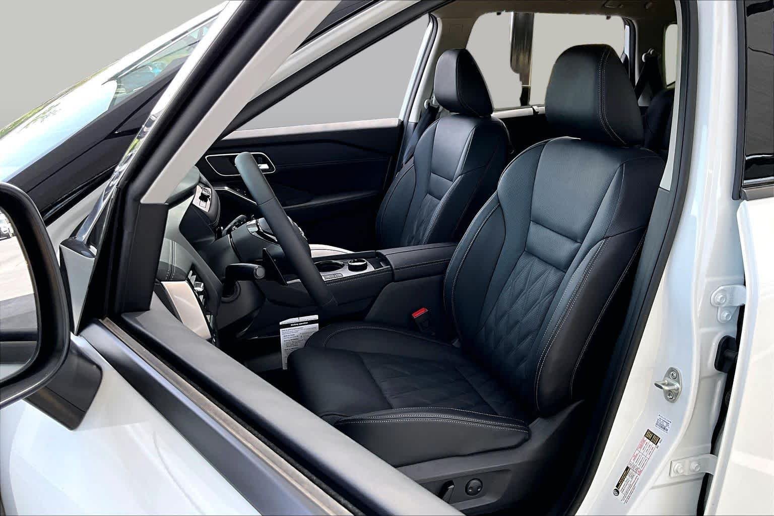 New 2026 Everest White Pearl Tricoat Nissan Platinum image 9