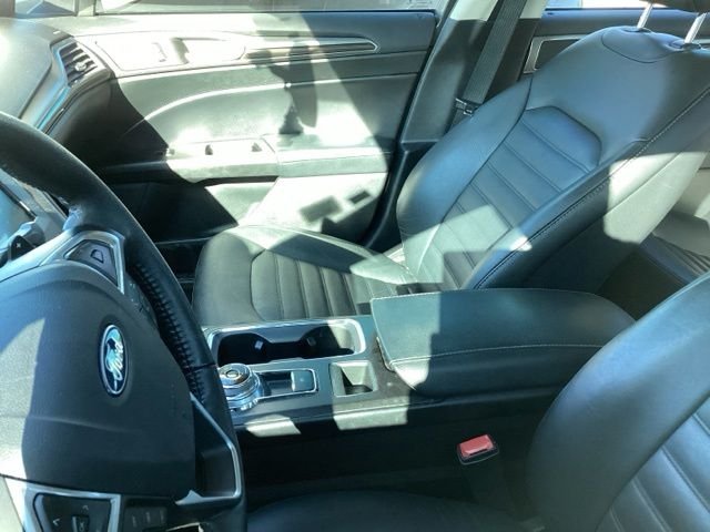 Used 2017 Shadow Black Ford SE image 15