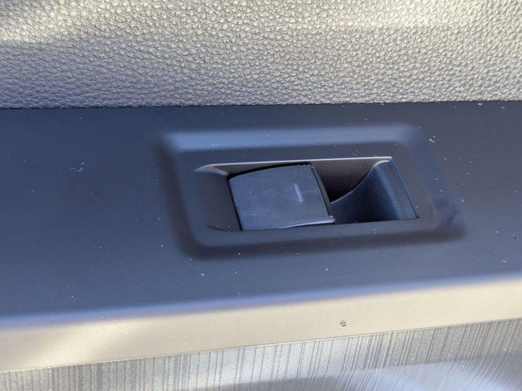2025 Toyota Tundra Platinum - Photo 34