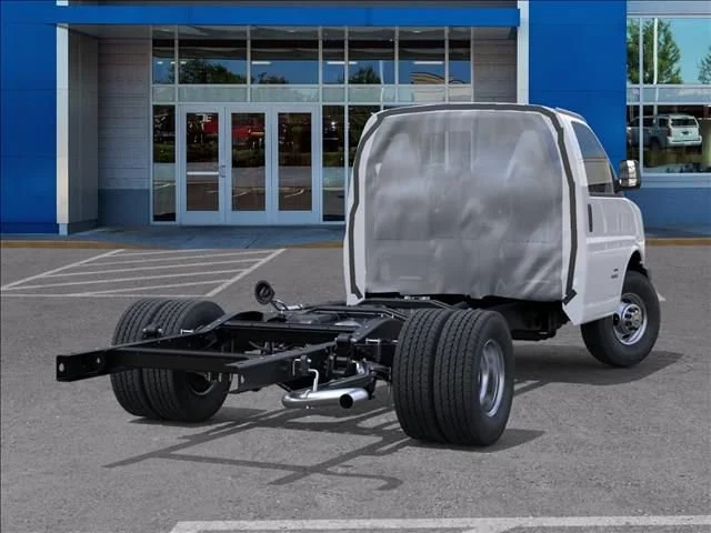 New 2026 Summit White Chevrolet 1WT image 4
