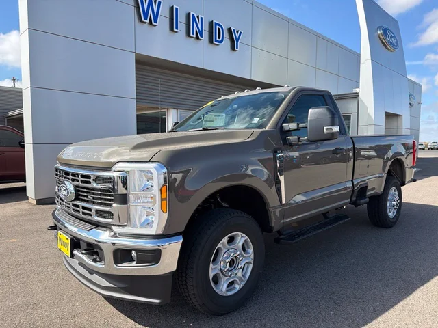 2027 Ford Super Duty F-350® XLT