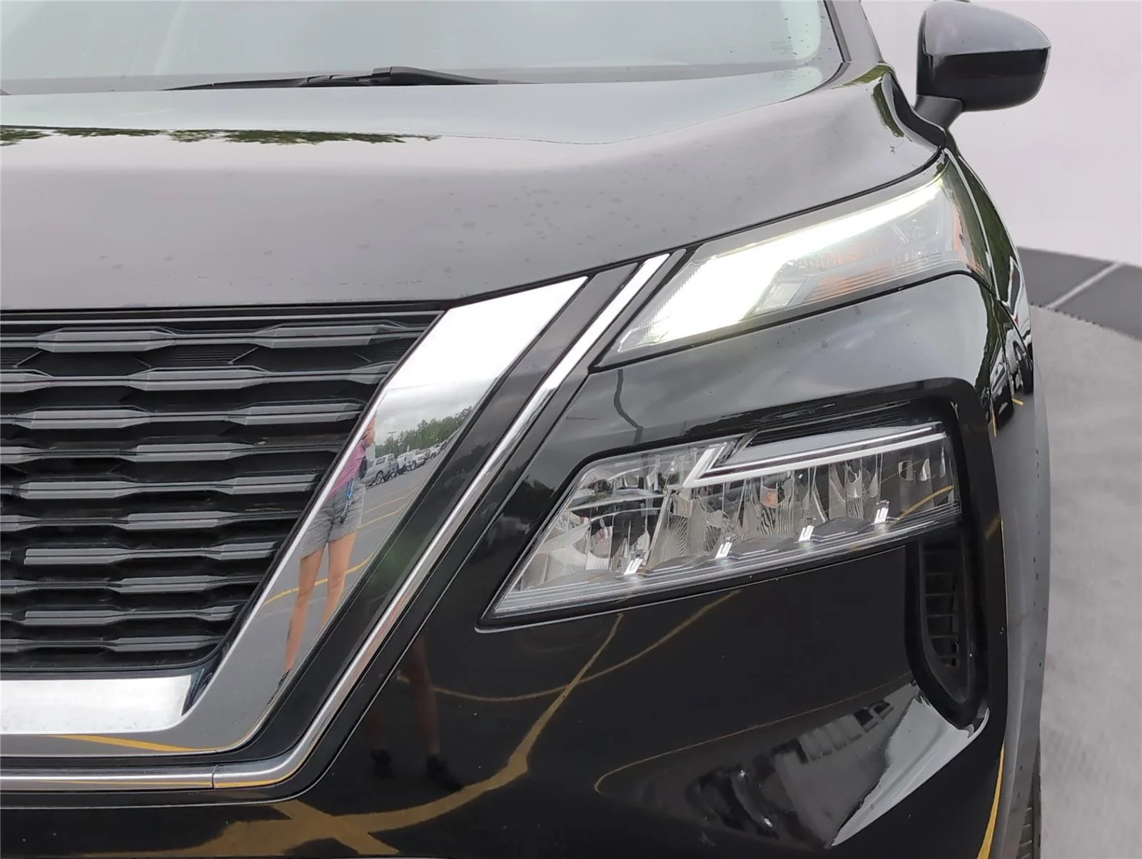 Used 2023 Super Black Nissan SV image 34