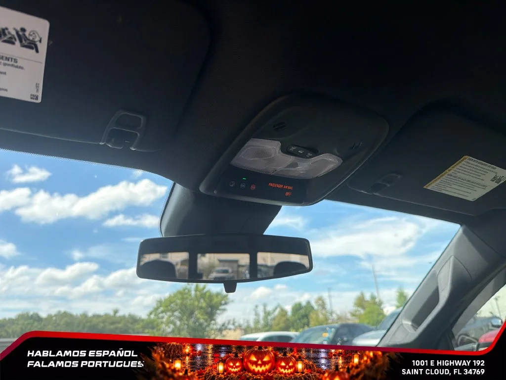 Used 2024 Summit White Chevrolet LT image 23
