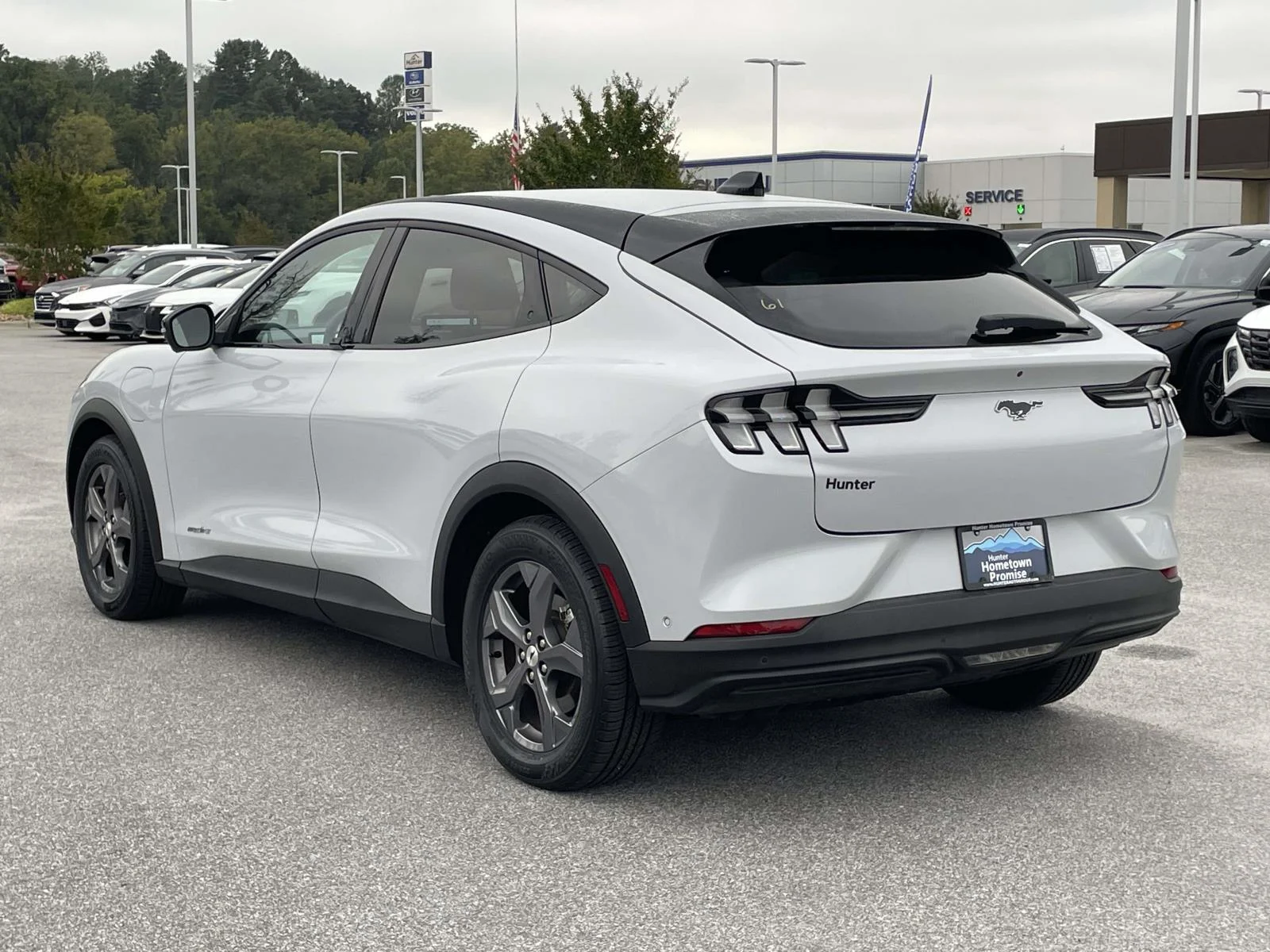 Used 2023 Space White Metallic Ford Select image 27
