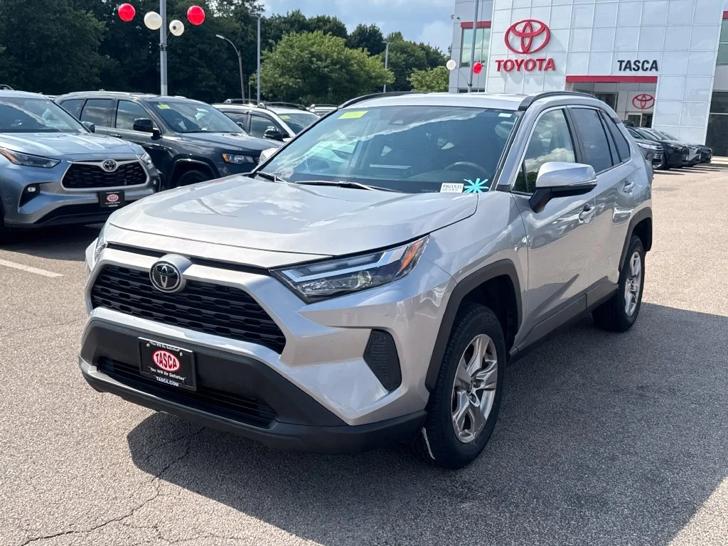 Used 2025 Silver Toyota XLE image 3