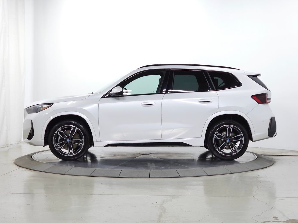 Used 2023 White Metallic BMW xDrive28i image 4