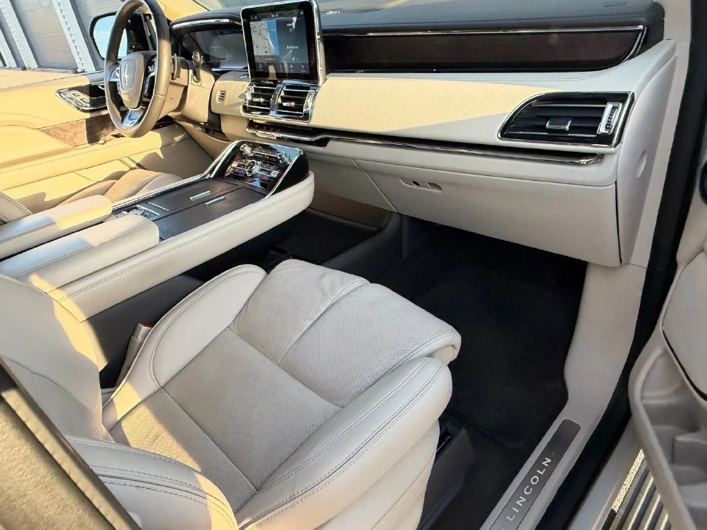 Used 2019 Ceramic Pearl Metallic Lincoln Reserve image 18