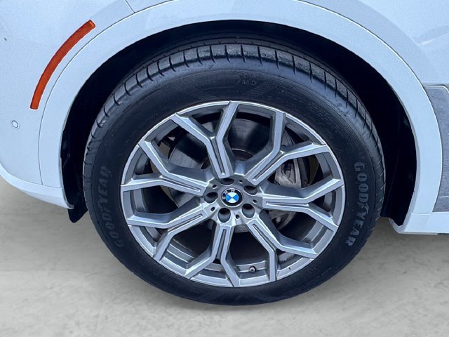 Used 2023 White BMW xDrive40i image 23