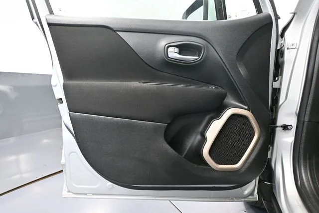 2017 Jeep Renegade Latitude - Photo 17