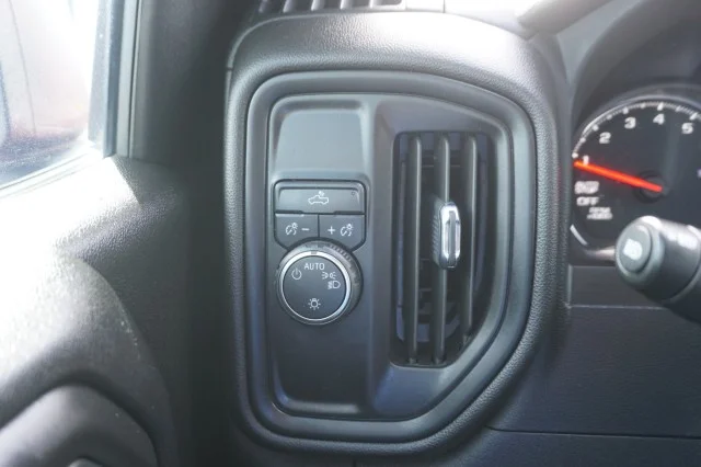 Used 2024  Chevrolet Custom image 24