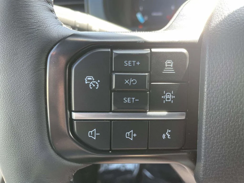New 2025 Star White Metallic Tri-Coat Ford Platinum® image 24