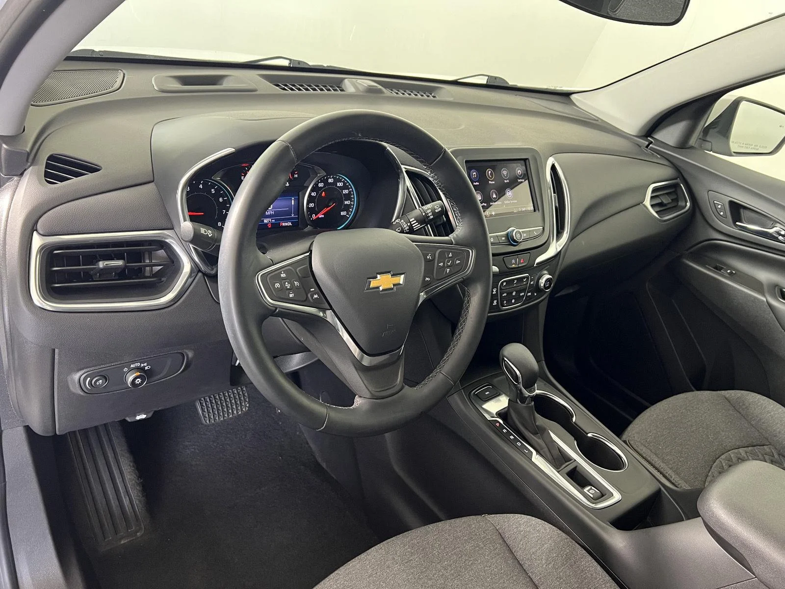 Used 2024 Iridescent Pearl Tricoat Chevrolet LT image 3