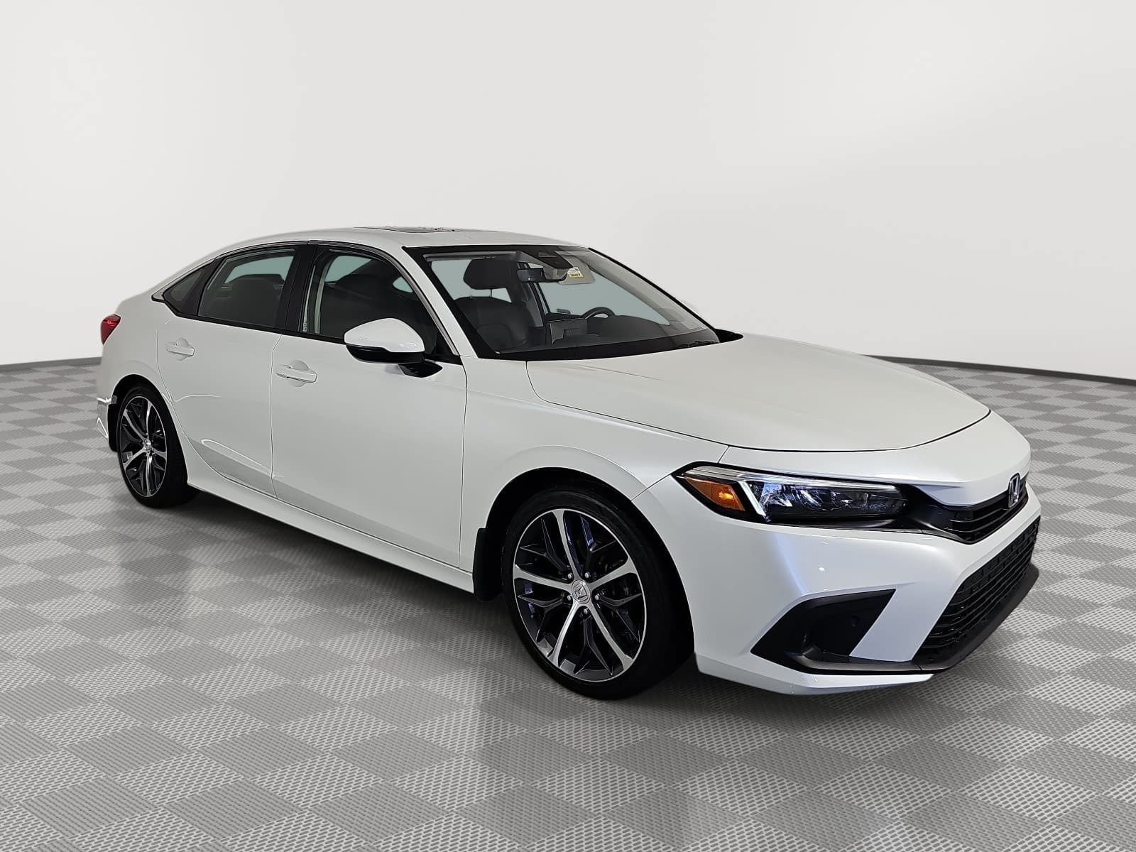 Used 2023 White Honda Touring image 2