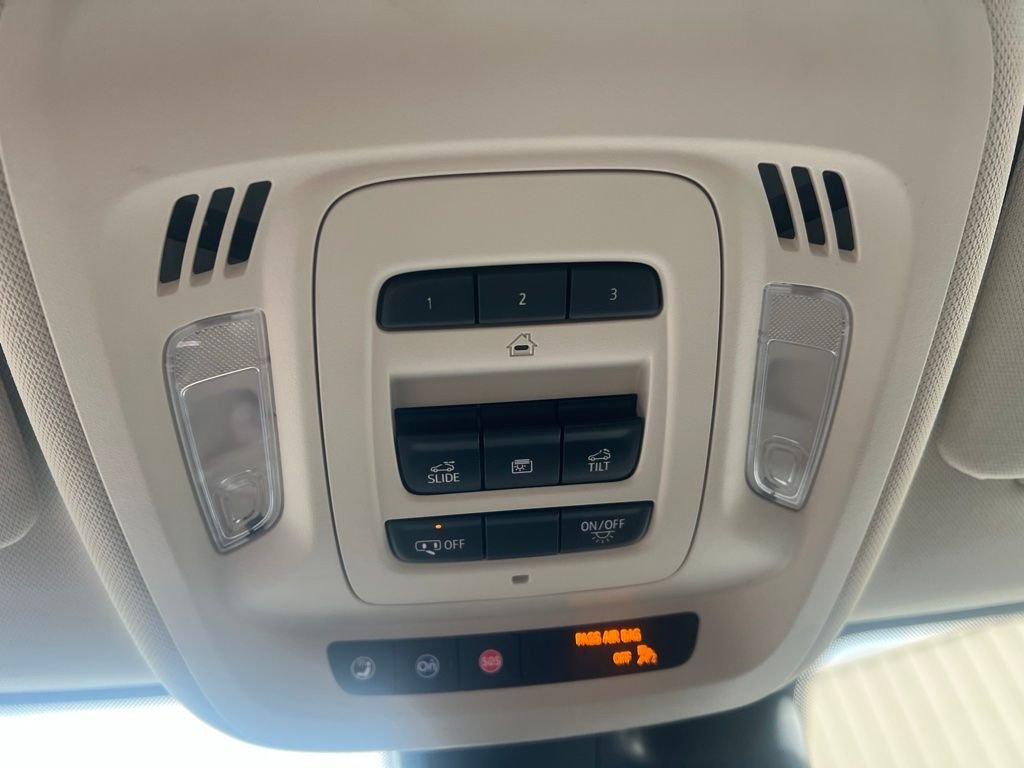 Used 2022 Red Buick Avenir image 13
