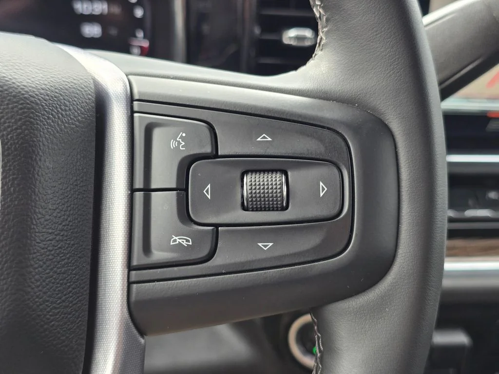 Used 2025 Sterling Metallic GMC SLE image 32