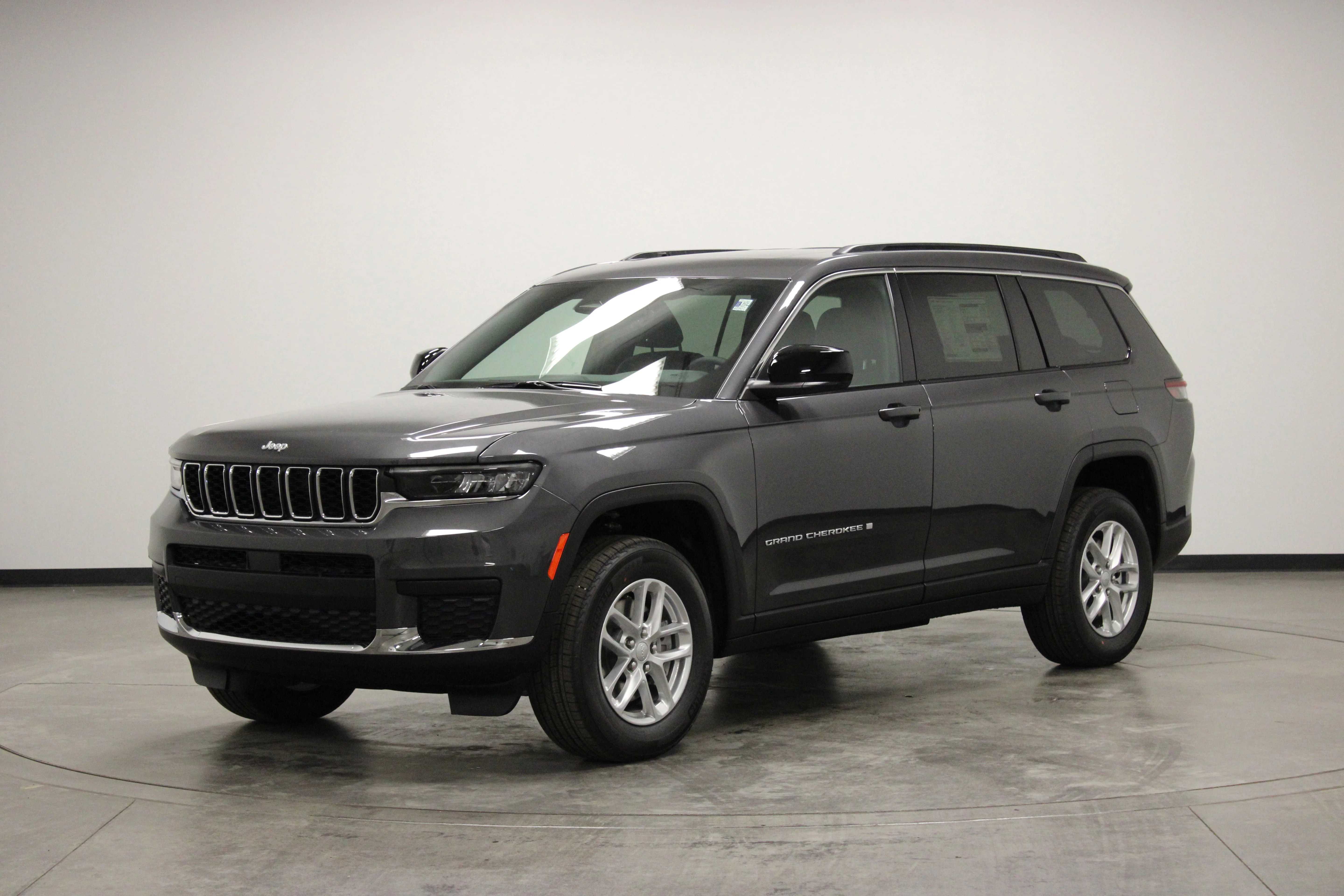 New 2026 Baltic Gray Metallic Clear-Coat Exterior Paint Jeep Laredo X image 4