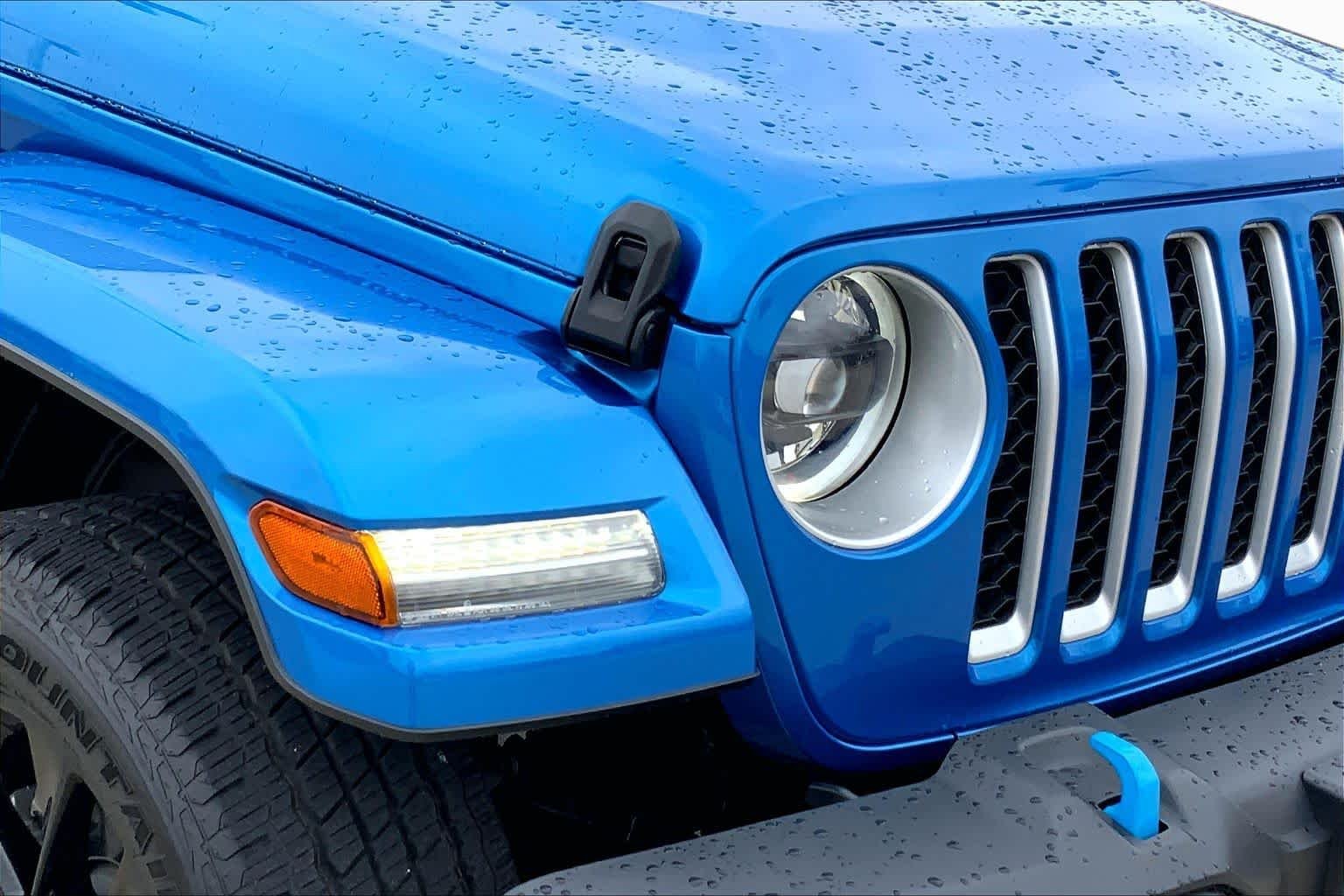 Used 2023 Hydro Blue Pearl Coat Jeep Sahara image 26