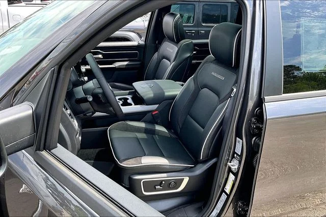 New 2026 Granite Crystal Metallic Clear-Coat Exterior Paint RAM Laramie image 10