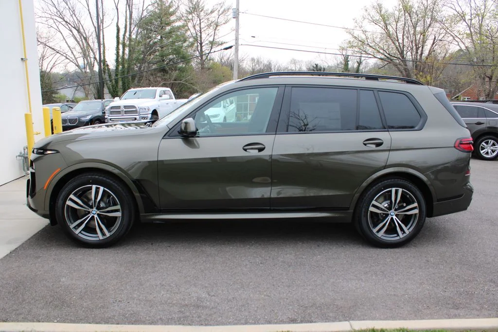 New 2026 Manhattan Green Metallic BMW xDrive40i image 10