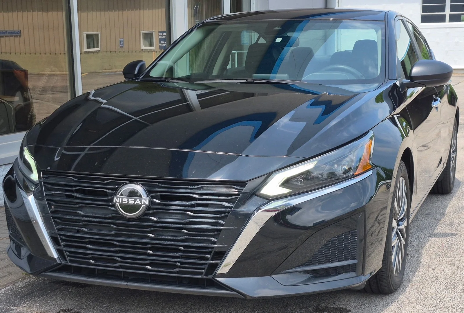 Used 2024 BLACK Nissan 2.5 SV image 1
