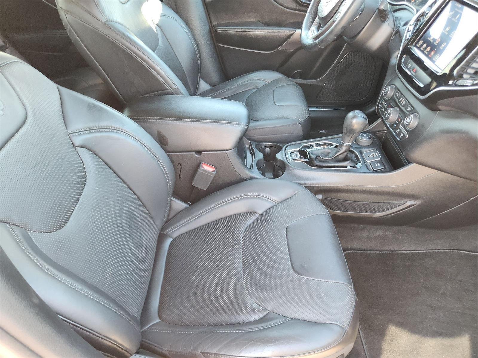 Used 2019 Diamond Black Crystal Pearlcoat Jeep Limited image 13