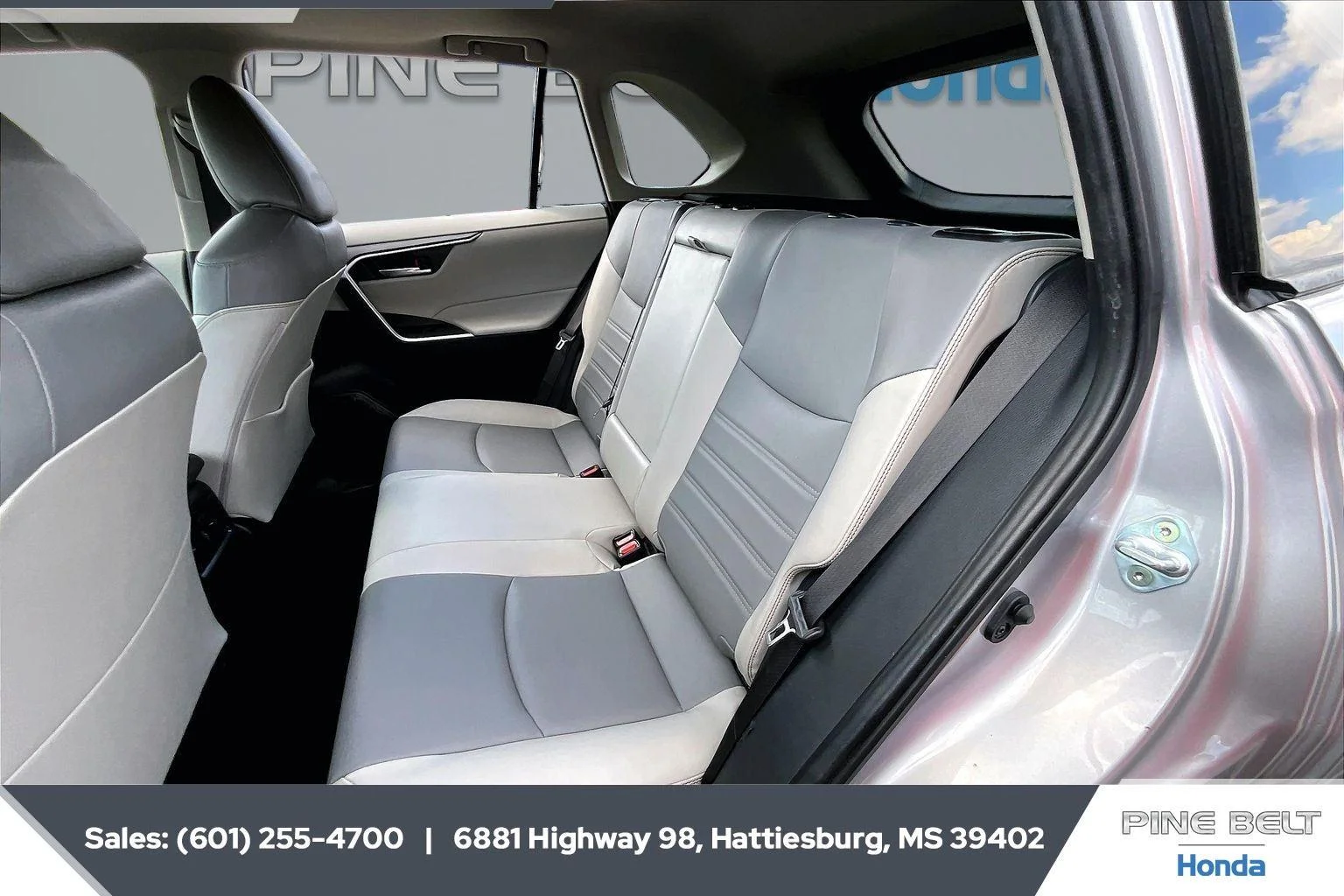 Used 2023 Silver Sky Metallic Toyota XLE Premium image 19