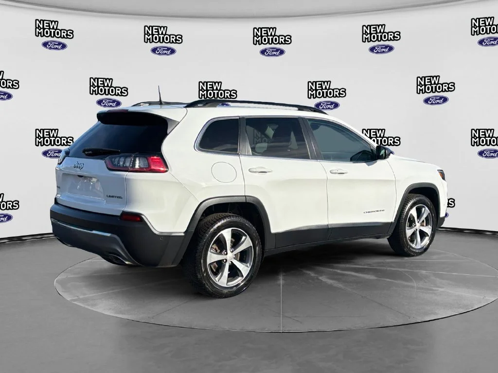 Used 2022 Bright White Clearcoat Jeep Limited image 5