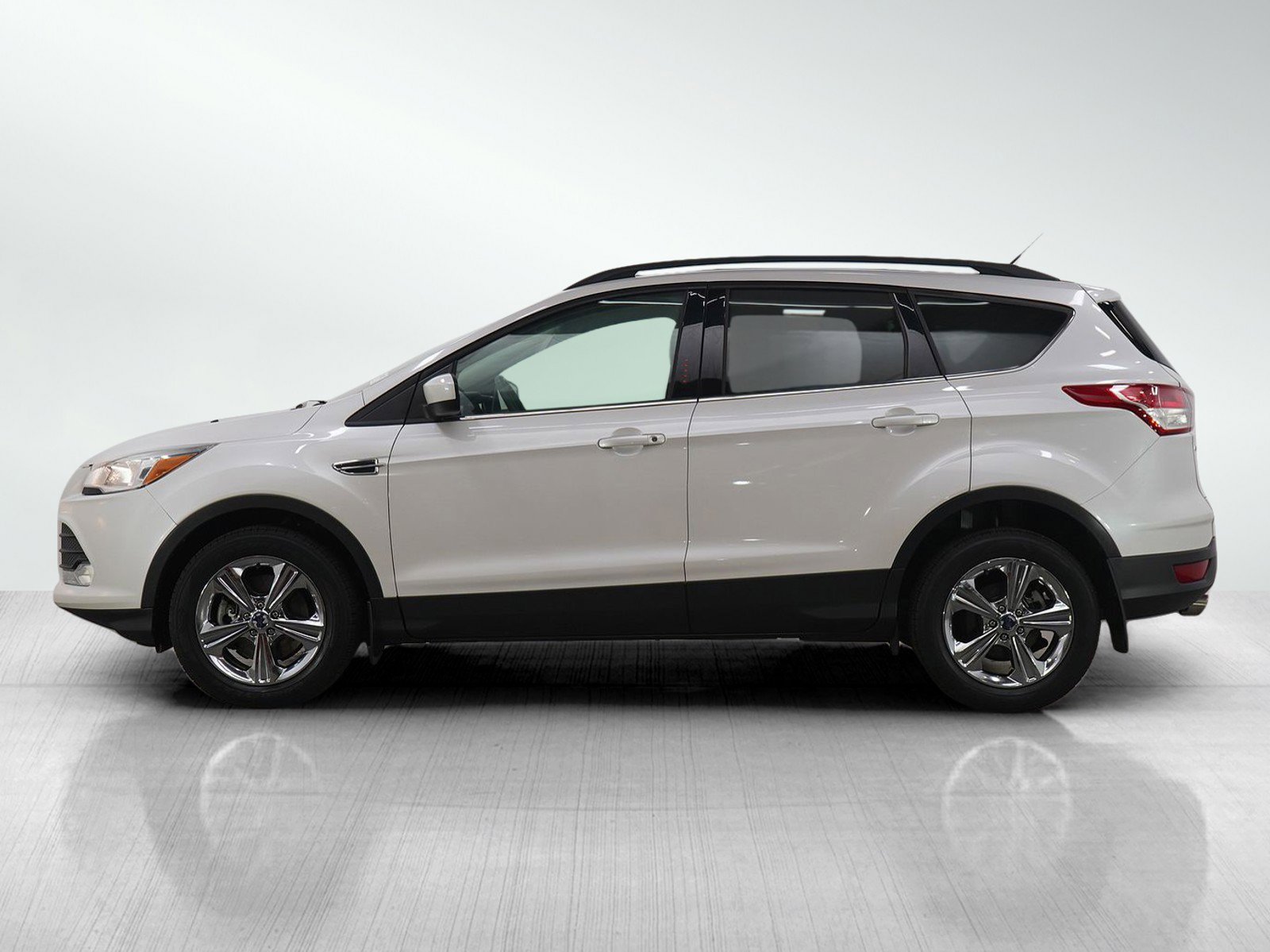 Used 2016 Ford Escape SE with VIN 1FMCU9G98GUB01120 for sale in Wayzata, Minnesota