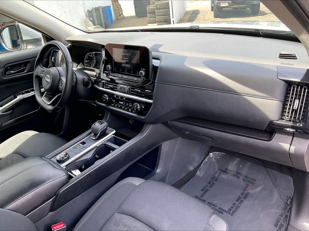 Used 2024 Silver Nissan SV image 14
