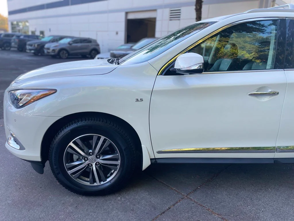 Used 2020 Majestic White INFINITI LUXE image 7