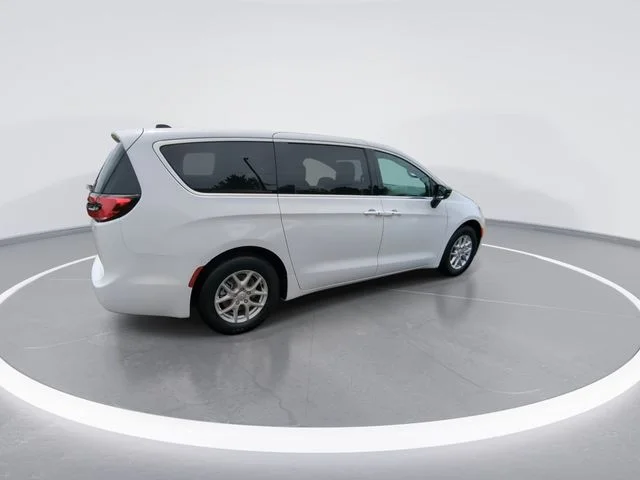 2026 Chrysler Pacifica Select - Photo 8