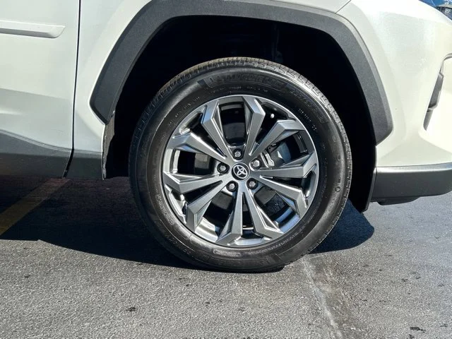 Used 2022 White Toyota XLE Premium image 15