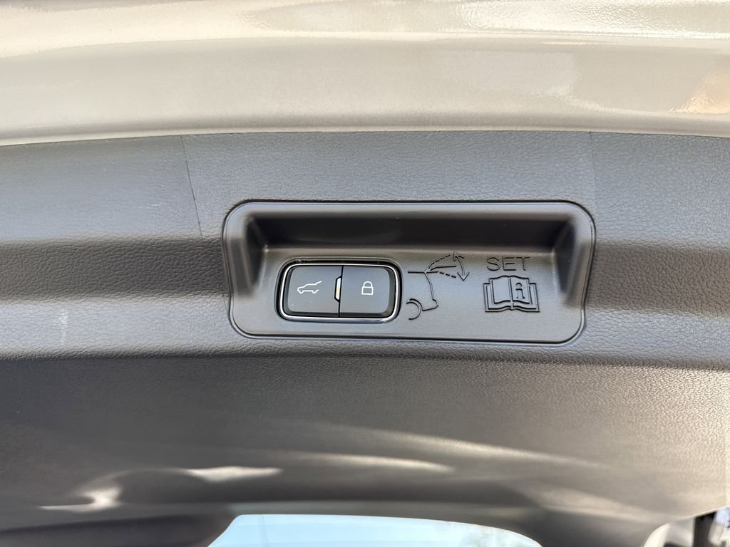 New 2026 Space White Metallic Ford ST-Line image 31