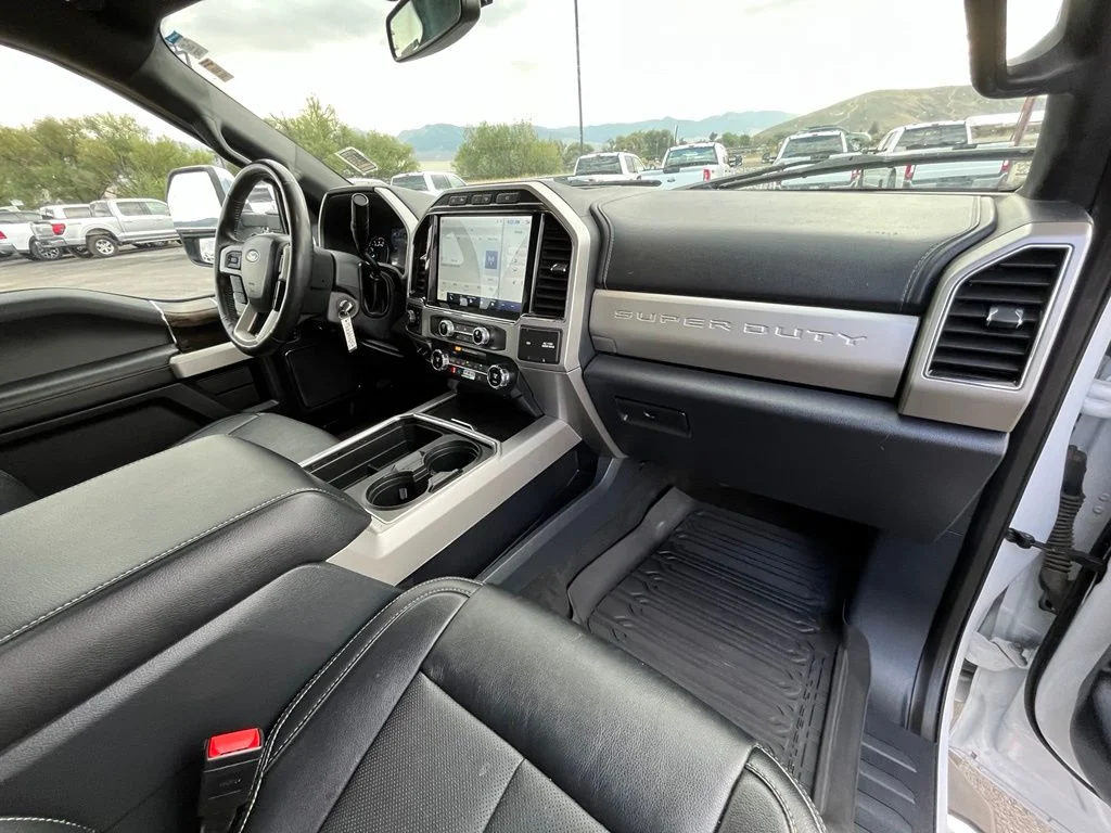 Used 2022 White Ford Lariat image 19