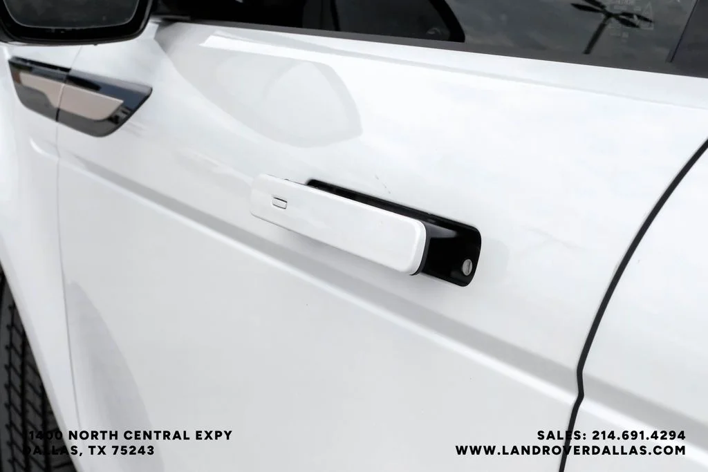 New 2026 Ostuni Pearl Wht Prem Met Land Rover Hoxton Edition image 35
