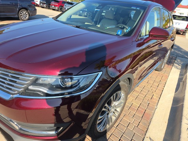 Used 2017 Red Lincoln Reserve image 3