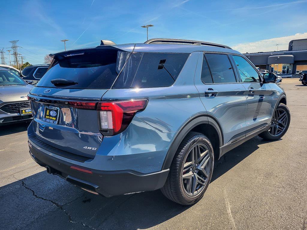 Used 2025 Vapor Blue Ford ST-Line image 10