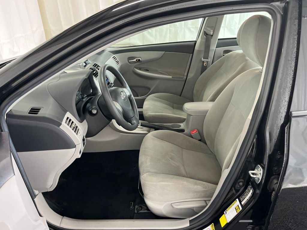 Used 2012 Black Toyota LE image 3