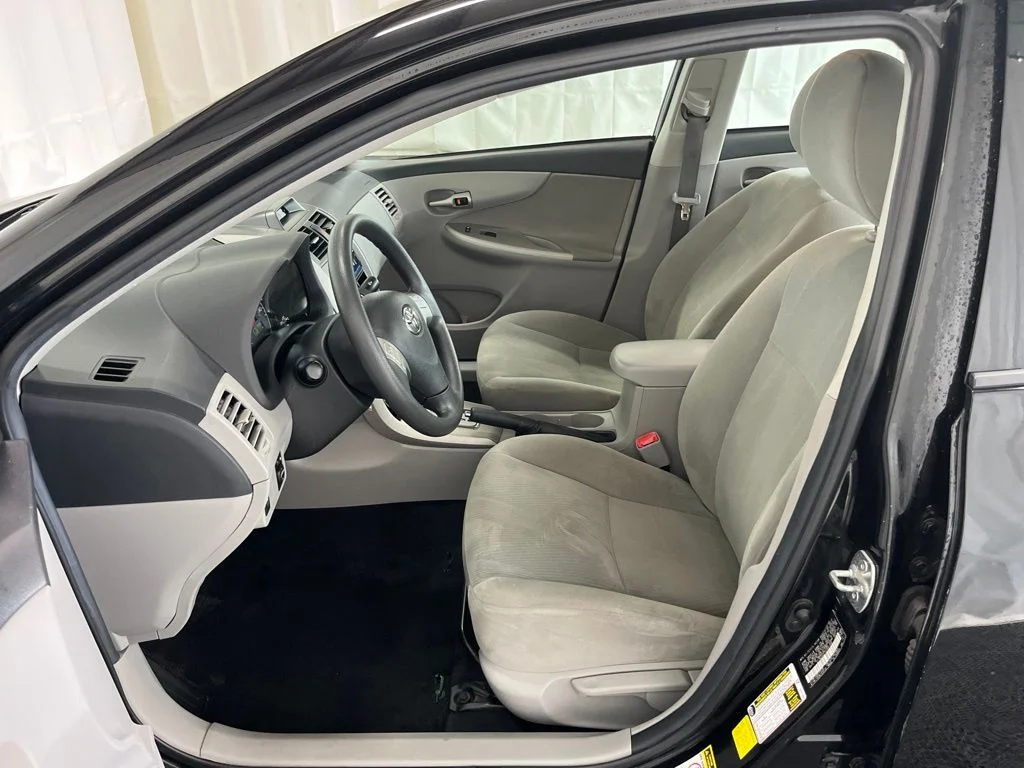 Used 2012 Black Toyota LE image 3