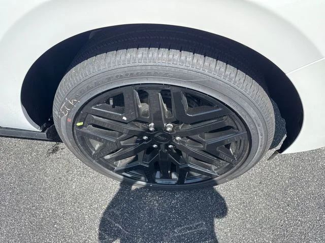 New 2026 Star White Metallic Tri-Coat Ford Platinum® image 12
